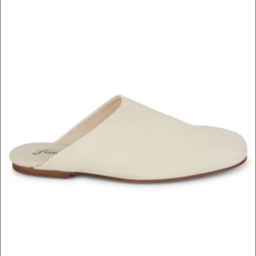 FREE PEOPLE
Reese Leather Flat Mules